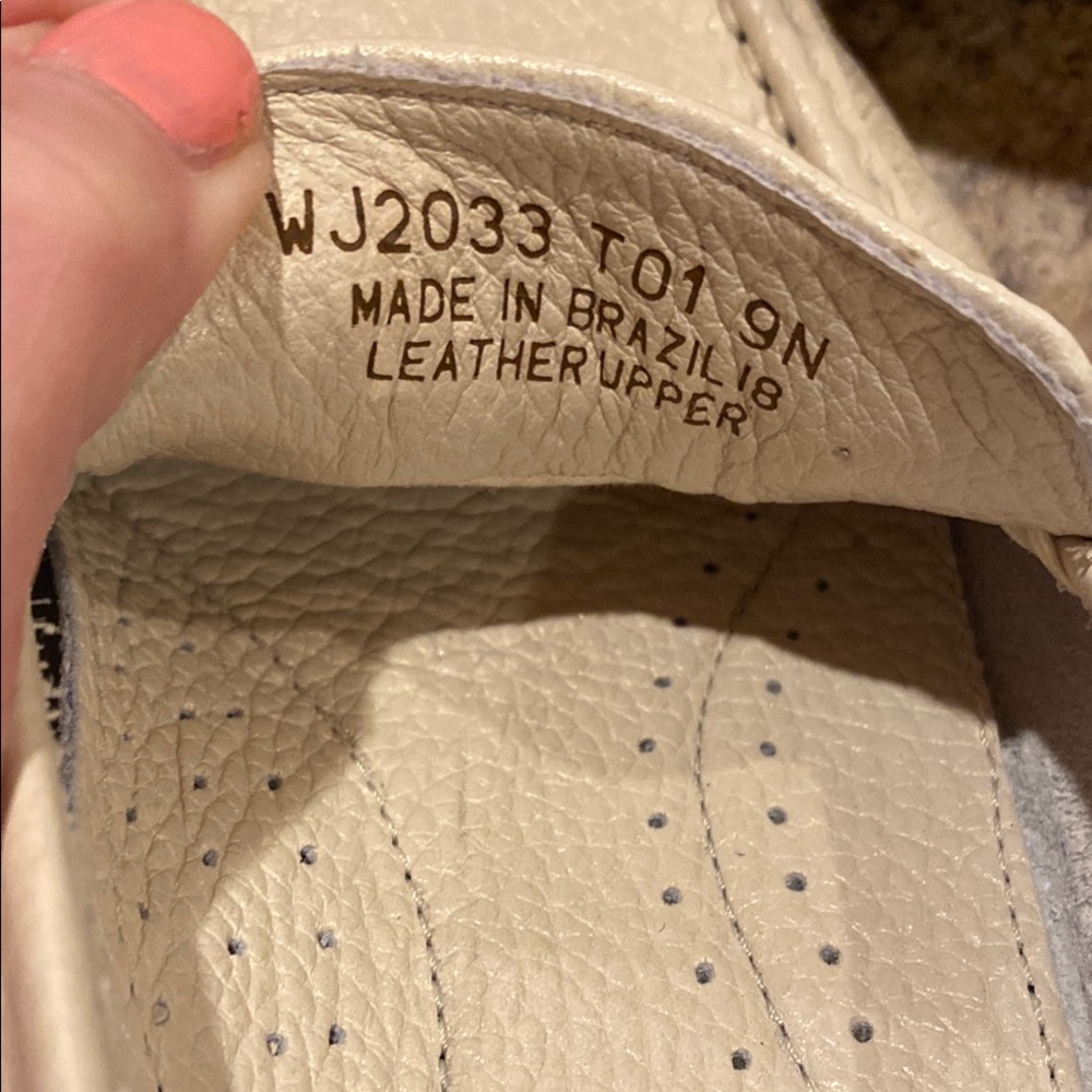 Rockport Cream Flats Timeless Comfort - Picture 5 of 6